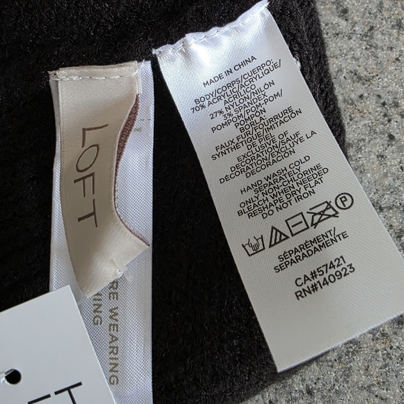 Black Metallic Star Pom Pom Beanie Winter Hat LOFT NWT - Picture 4 of 4